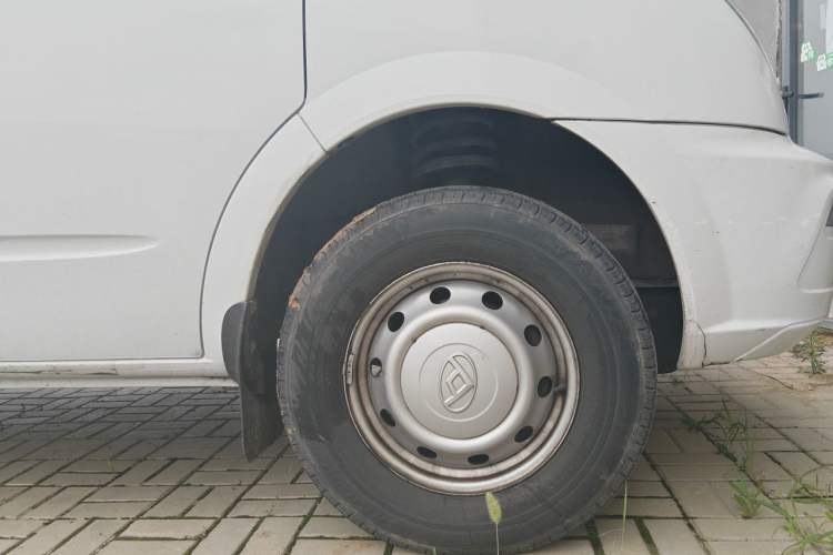 Used SAIC MAXUS Xintu V80 2021 2.0T Manual Classic Aoyuntong Long Wheelbase Mid-Roof 6/7/8/9-Seater Right Front Wheel Hub