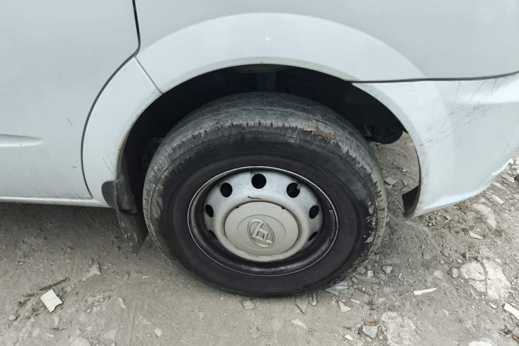 Used SAIC MAXUS Xintu V80 2021 2.0T Manual Classic Aoyuntong Long Wheelbase Mid-Roof 6/7/8/9-Seater Right Front Wheel Hub