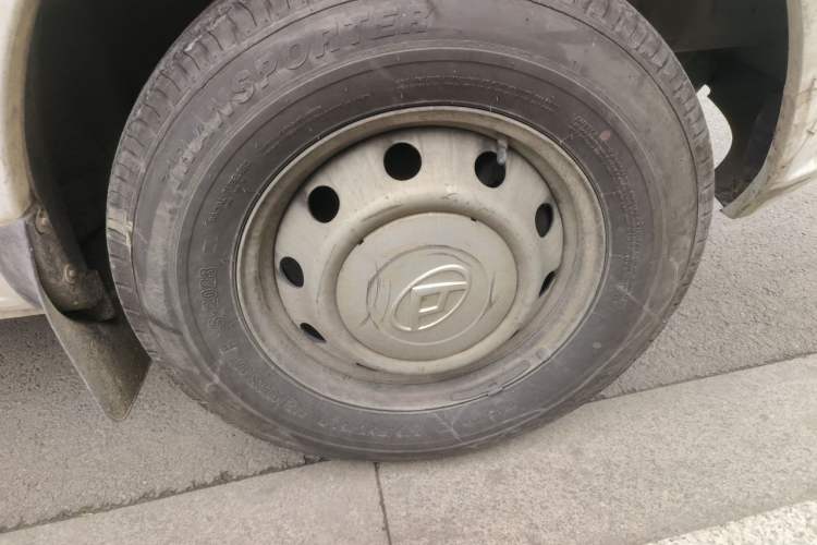 Used SAIC MAXUS Xintu V80 2021 2.0T Manual Classic Aoyuntong 127 PS Mid-axle Mid-roof 6/7/8/9-Seater Right Front Wheel Hub