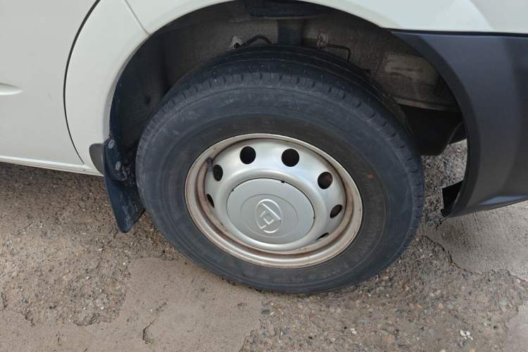 Used SAIC MAXUS Xintu V80  Right Front Wheel Hub