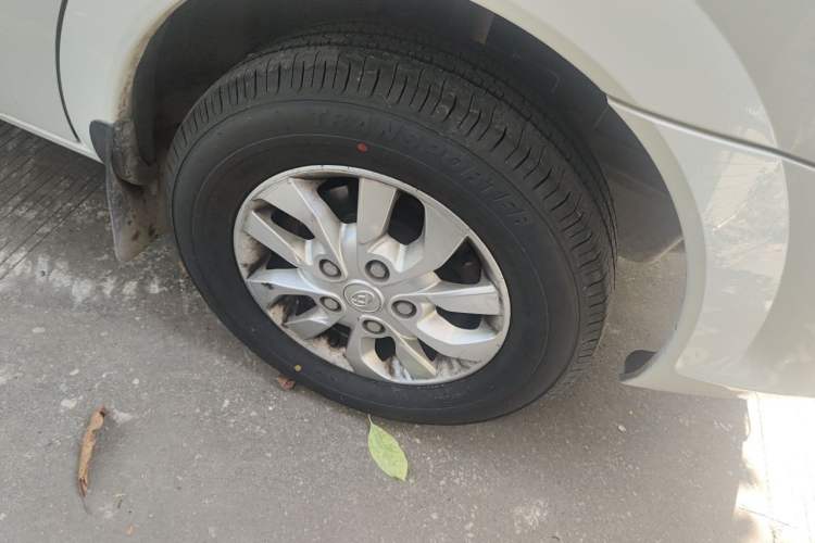 Used SAIC MAXUS Xintu V80  Right Front Wheel Hub