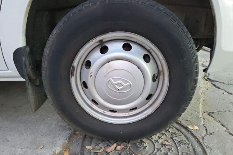 Used SAIC MAXUS Xintu V80 2021 2.0T PLUS Manual All-Around King Short Wheelbase Mid-Roof Variant—5/6/7/8/9-Seater Right Front Wheel Hub