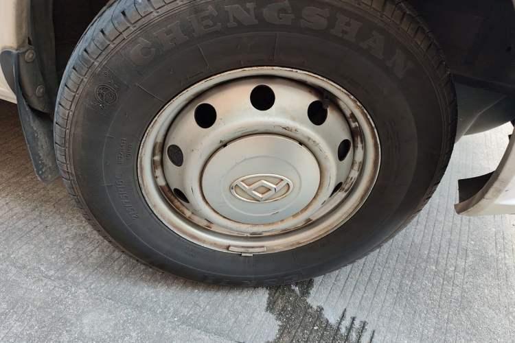 Used SAIC MAXUS Xintu V80 2021 2.0T AMT Classic Aoyuntong 127 PS Mid-axle Mid-roof 6/7/8/9-Seater Right Front Wheel Hub
