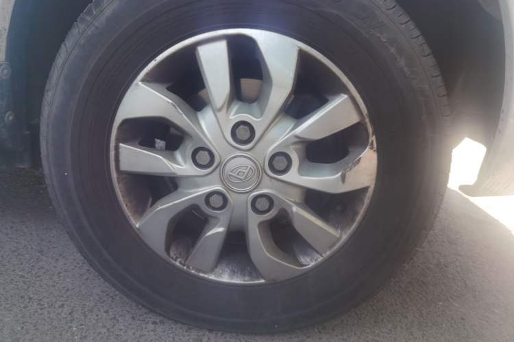 Used SAIC MAXUS Xintu V80  Right Front Wheel Hub