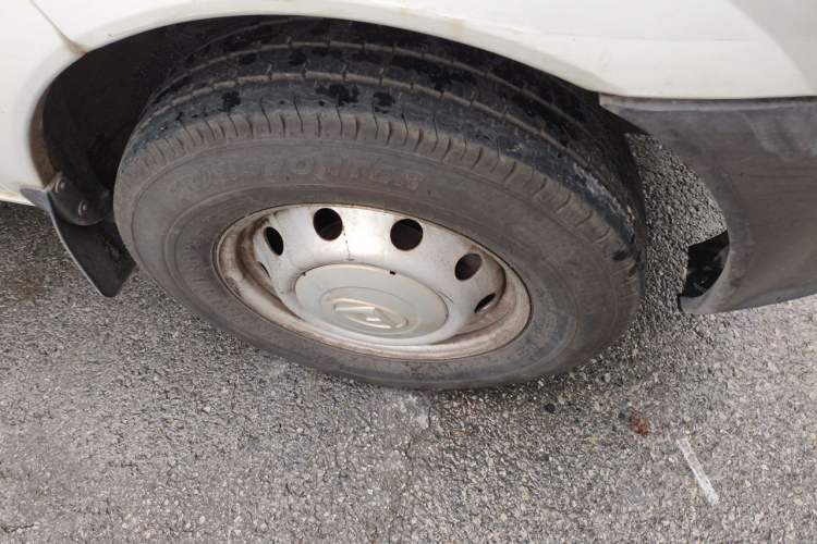 Used SAIC MAXUS Xintu V80  Right Front Wheel Hub