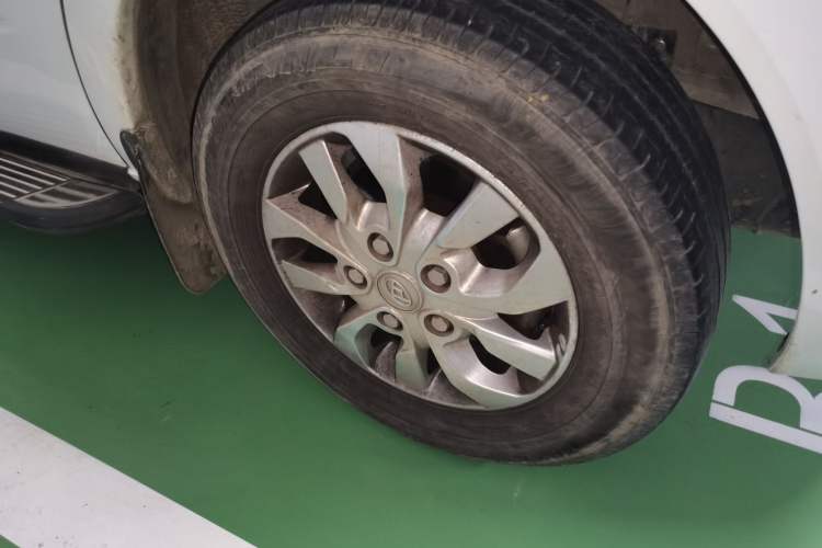 Used SAIC MAXUS Xintu V80 2021 2.0T PLUS AMT City Edition Short Wheelbase Ultra-Low Roof 5/6-Seater Right Front Wheel Hub