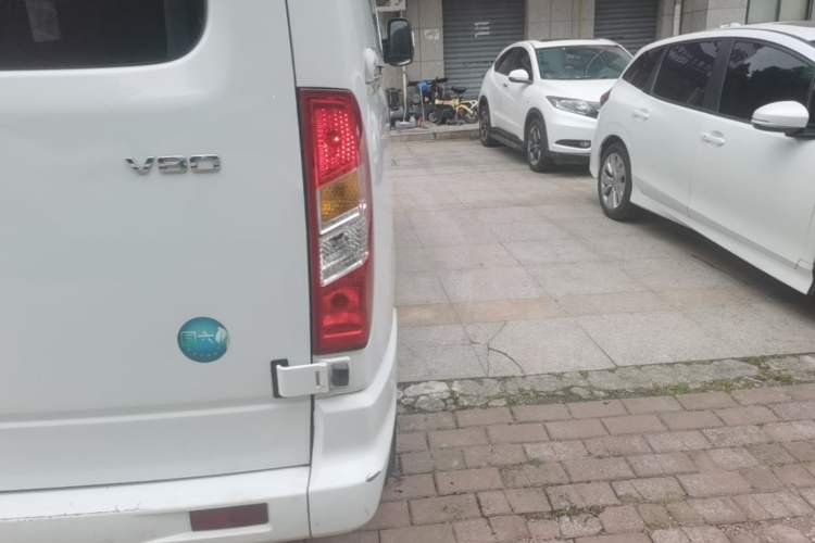Used SAIC MAXUS Xintu V80 2021 2.0T Manual Classic Aoyuntong Short Wheelbase Mid-Roof 5/6-Seater Right Rear Taillight