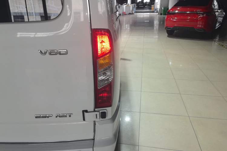 Used SAIC MAXUS Xintu V80 2021 2.0T PLUS AMT City Edition Short Wheelbase Ultra-Low Roof 5/6-Seater Right Rear Taillight