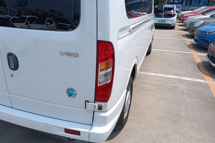 Used SAIC MAXUS Xintu V80 2021 2.0T Manual Classic Aoyuntong Long Wheelbase Mid-Roof 6/7/8/9-Seater Right Rear Taillight