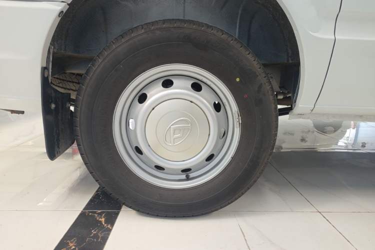 Used SAIC MAXUS Xintu V80 2021 2.0T AMT Classic Aoyuntong Long Wheelbase Mid-Roof 6/7/8/9-Seater Right Rear Wheel Hub