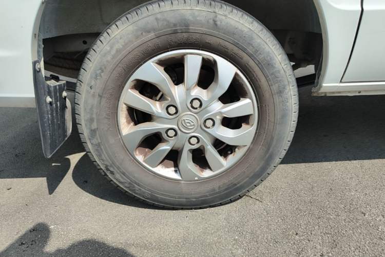 Used SAIC MAXUS Xintu V80 2021 2.0T AMT Classic Aoyuntong Short Wheelbase Mid-Roof 5/6-Seater Right Rear Wheel Hub