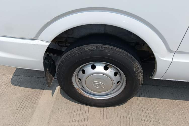 Used SAIC MAXUS Xintu V80 2021 2.0T Manual Classic Aoyuntong Long Wheelbase Mid-Roof 6/7/8/9-Seater Right Rear Wheel Hub