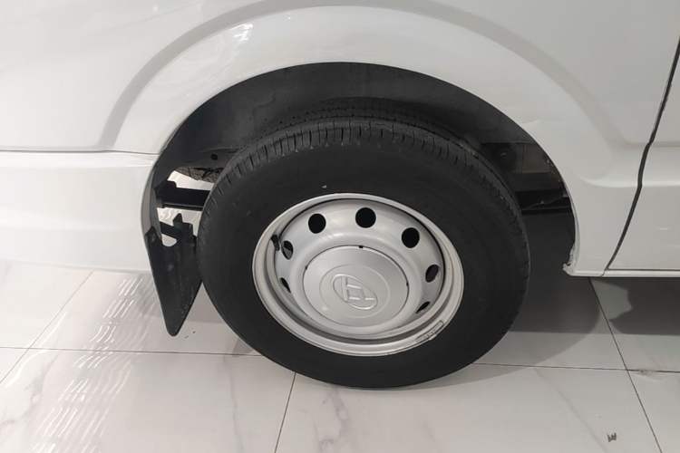 Used SAIC MAXUS Xintu V80 2021 2.0T AMT Classic Aoyuntong Short Wheelbase Ultra-Low Roof 5/6-Seater Right Rear Wheel Hub