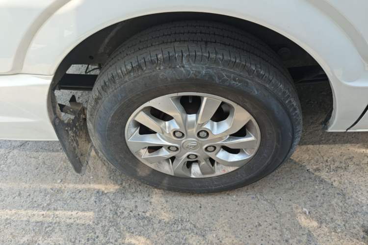 Used SAIC MAXUS Xintu V80 2021 2.0T PLUS AMT City Edition Short Wheelbase Ultra-Low Roof 5/6-Seater Right Rear Wheel Hub