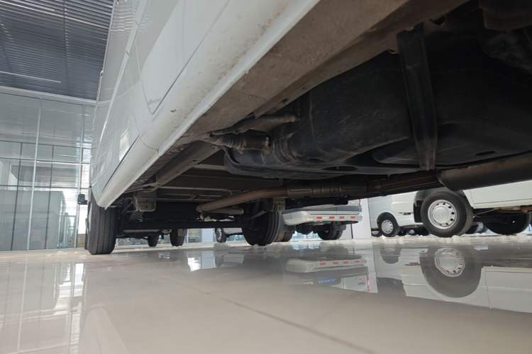 Used SAIC MAXUS Xintu V80 2021 2.0T AMT Classic Aoyuntong Long Wheelbase Mid-Roof 6/7/8/9-Seater Right Side Sill