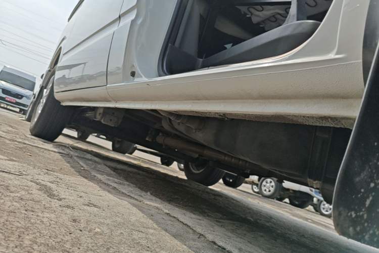 Used SAIC MAXUS Xintu V80 2021 2.0T AMT Classic Aoyuntong Short Wheelbase Ultra-Low Roof 5/6-Seater Right Side Sill