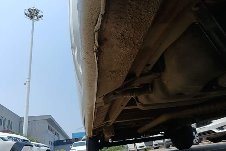 Used SAIC MAXUS Xintu V80 2021 2.0T Manual Classic Aoyuntong Long Wheelbase Mid-Roof 6/7/8/9-Seater Right Side Sill