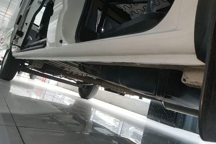 Used SAIC MAXUS Xintu V80 2021 2.0T Manual Classic Aoyuntong 127 PS Mid-axle Mid-roof 6/7/8/9-Seater Right Side Sill