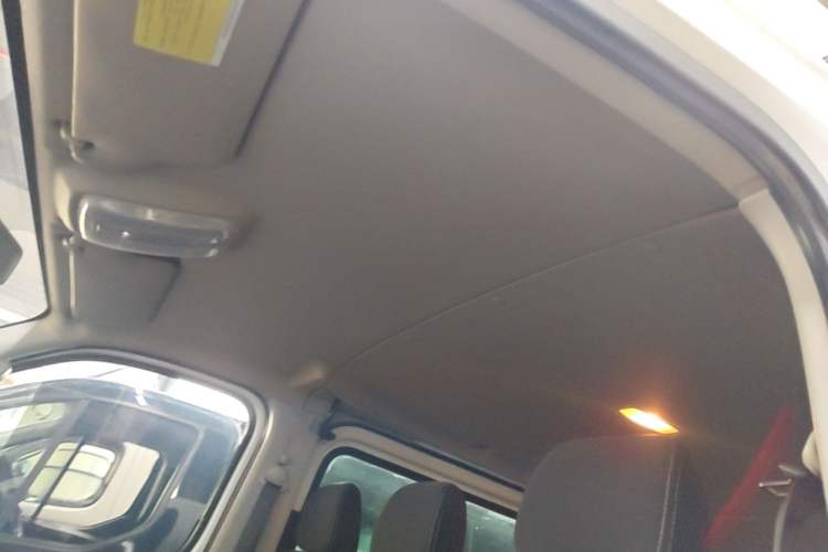 Used SAIC MAXUS Xintu V80 2021 2.0T PLUS AMT City Edition Short Wheelbase Ultra-Low Roof 5/6-Seater Roof