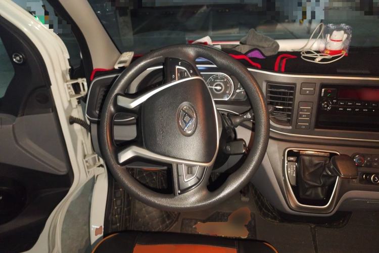 Used SAIC MAXUS Xintu V80 2021 2.0T AMT Classic Aoyuntong Short Wheelbase Ultra-Low Roof 5/6-Seater Steering Wheel