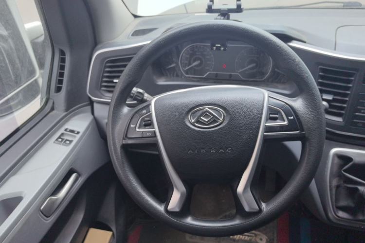 Used SAIC MAXUS Xintu V80 2021 2.0T PLUS Manual Aoyuntong Short Wheelbase Mid-Roof 5/6-Seater Steering Wheel