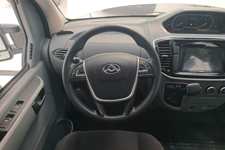 Used SAIC MAXUS Xintu V80 2021 2.0T AMT Classic Aoyuntong Long Wheelbase Mid-Roof 6/7/8/9-Seater Steering Wheel
