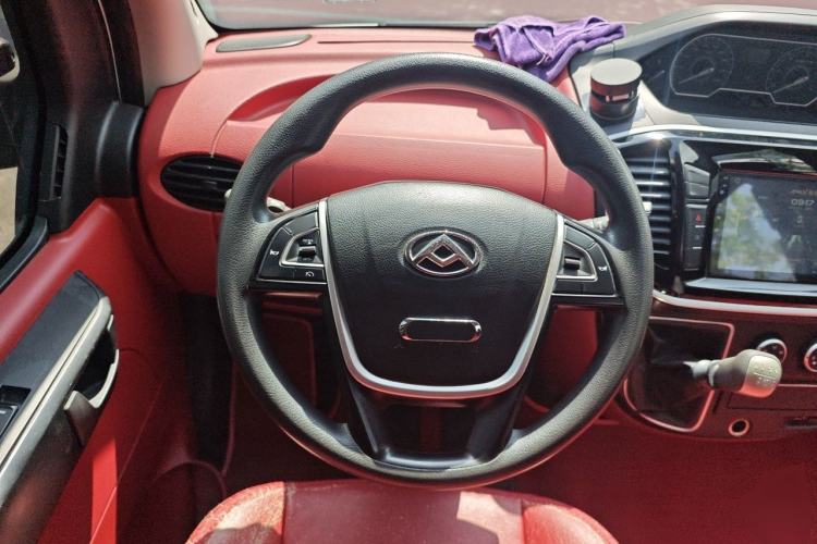 Used SAIC MAXUS Xintu V80 2021 2.0T Manual Classic Aoyuntong Long Wheelbase Mid-Roof 6/7/8/9-Seater Steering Wheel