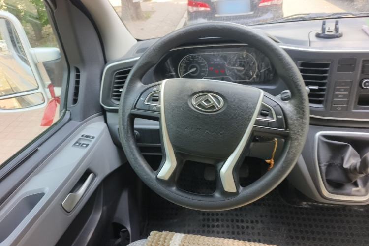 Used SAIC MAXUS Xintu V80 2021 2.0T PLUS Manual City Edition Short Wheelbase Ultra-Low Roof 5/6 Seats Steering Wheel
