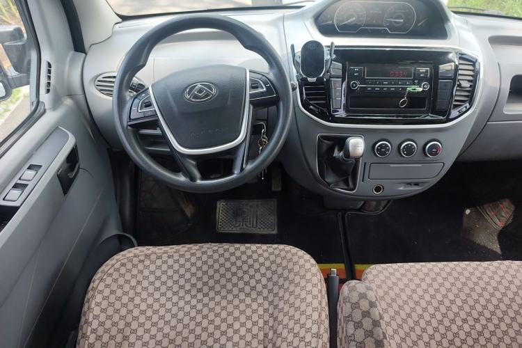 Used SAIC MAXUS Xintu V80 2021 2.0T Manual Classic Aoyuntong Short Wheelbase Ultra-Low Roof 5/6-Seater Steering Wheel