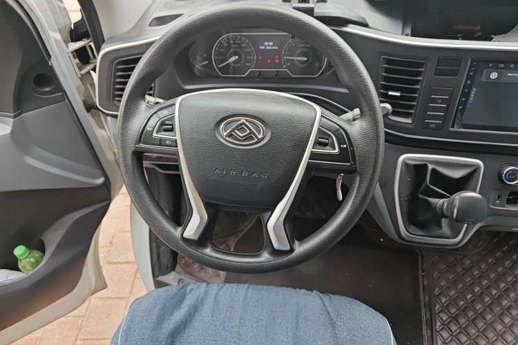 Used SAIC MAXUS Xintu V80 2021 2.0T Manual Classic Aoyuntong 127 PS Mid-axle Mid-roof 6/7/8/9-Seater Steering Wheel