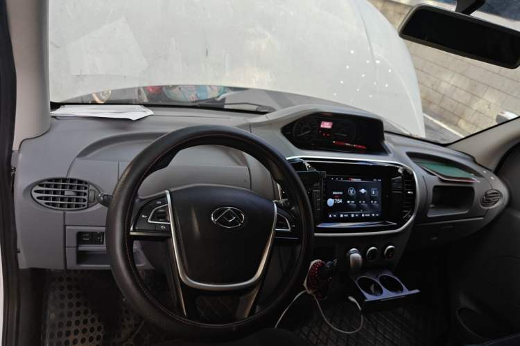 Used SAIC MAXUS Xintu V80 2021 2.0T Manual Classic Aoyuntong Short Wheelbase Mid-Roof 5/6-Seater Steering Wheel