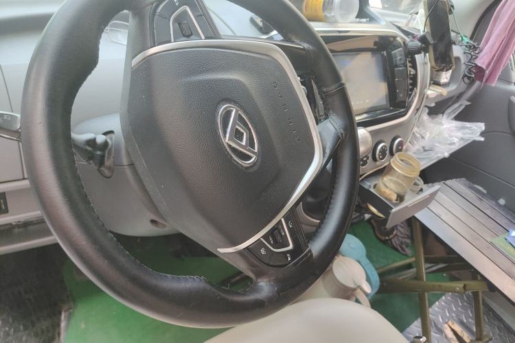 Used SAIC MAXUS Xintu V80 2021 2.0T PLUS Manual All-Around King Short Wheelbase Mid-Roof Variant—5/6/7/8/9-Seater Steering Wheel