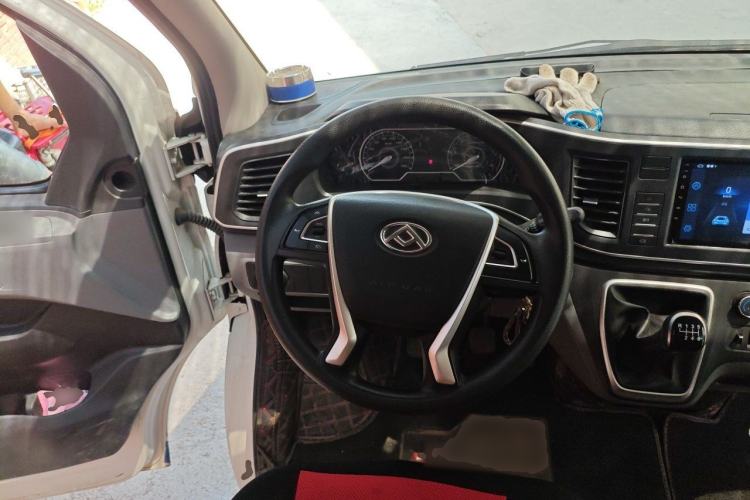 Used SAIC MAXUS Xintu V80 2021 2.0T Manual Classic Aoyuntong 127 PS Mid-axle Mid-roof 6/7/8/9-Seater Steering Wheel