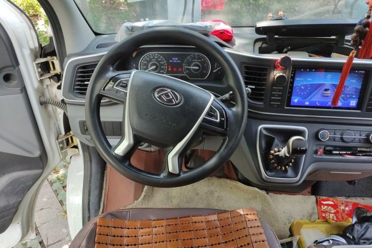Used SAIC MAXUS Xintu V80 2021 2.0T PLUS Manual - Aoyuntong Long Wheelbase Mid-Roof Available in 6/7/8/9-Seater Configurations Steering Wheel