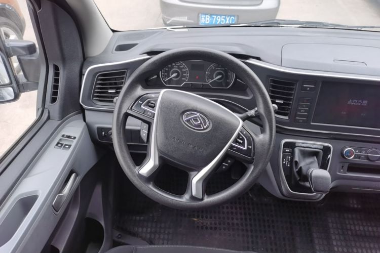 Used SAIC MAXUS Xintu V80 2021 2.0T PLUS AMT Aoyuntong Short-Wheelbase Mid-Roof 5/6-Seater Steering Wheel
