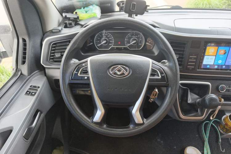 Used SAIC MAXUS Xintu V80 2021 2.0T Manual Classic Aoyuntong 127 PS Mid-axle Mid-roof 6/7/8/9-Seater Steering Wheel