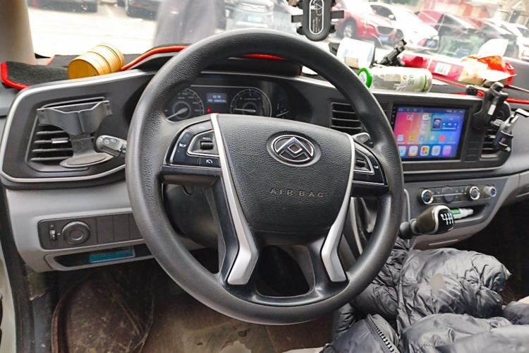 Used SAIC MAXUS Xintu V80 2021 2.0T PLUS Manual Aoyuntong Short Wheelbase Mid-Roof 5/6-Seater Steering Wheel