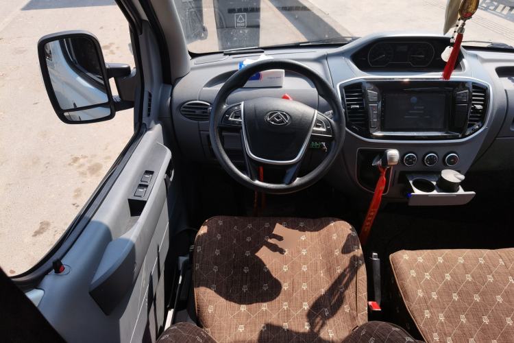Used SAIC MAXUS Xintu V80 2021 2.0T Manual Classic Aoyuntong Short Wheelbase Ultra-Low Roof 5/6-Seater Steering Wheel