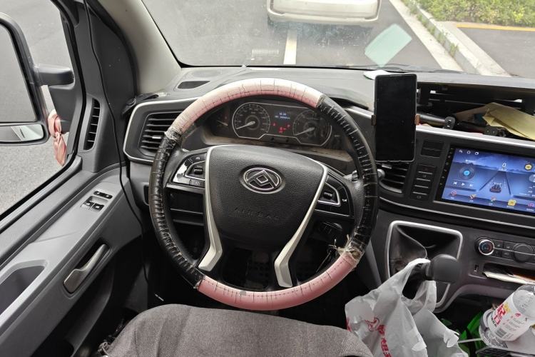 Used SAIC MAXUS Xintu V80 2021 2.0T Manual Classic Aoyuntong 127 PS Mid-axle Mid-roof 6/7/8/9-Seater Steering Wheel