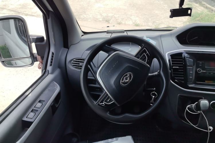 Used SAIC MAXUS Xintu V80 2021 2.0T Manual Classic Aoyuntong Short Wheelbase Mid-Roof 5/6-Seater Steering Wheel