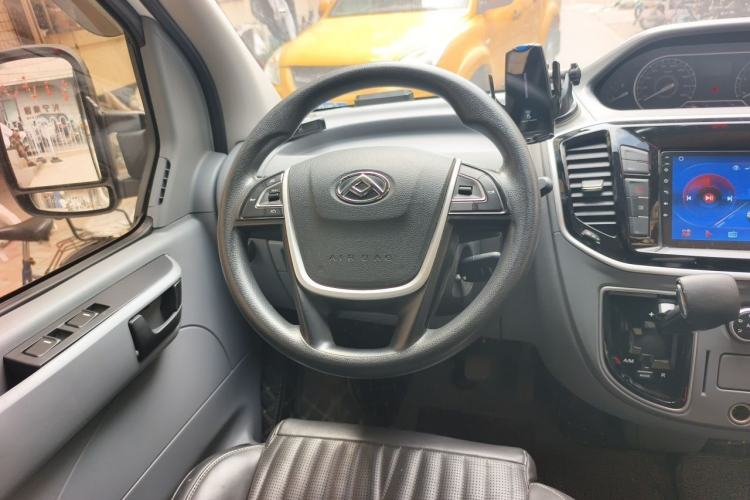 Used SAIC MAXUS Xintu V80 2021 2.0T AMT Classic Aoyuntong Short Wheelbase Mid-Roof 5/6-Seater Steering Wheel