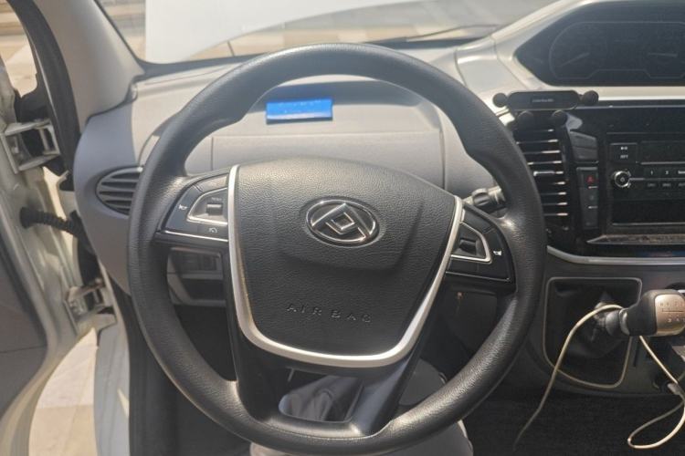 Used SAIC MAXUS Xintu V80 2021 2.0T Manual Classic City Delivery King Long Wheelbase Mid-Roof 3 Seats Steering Wheel