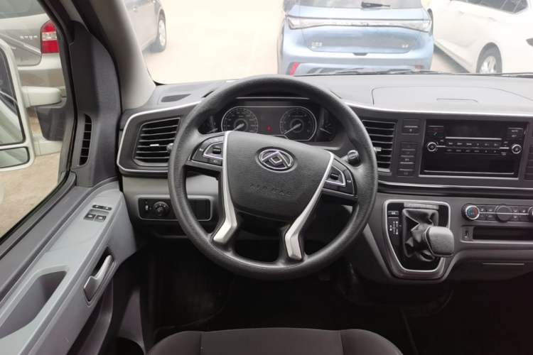 Used SAIC MAXUS Xintu V80 2021 2.0T PLUS AMT City Edition Short Wheelbase Ultra-Low Roof 5/6-Seater Steering Wheel