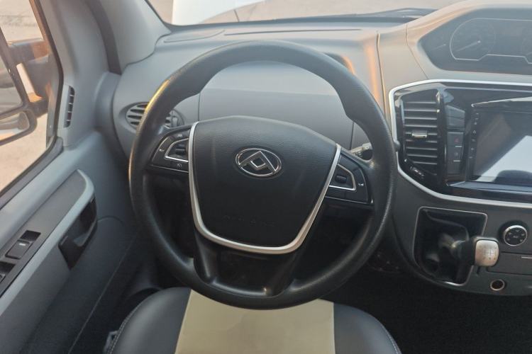 Used SAIC MAXUS Xintu V80 2021 2.0T Manual Classic Aoyuntong Long Wheelbase Mid-Roof 6/7/8/9-Seater Steering Wheel