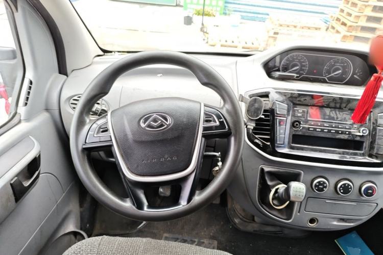 Used SAIC MAXUS Xintu V80 2021 2.0T Manual Classic Aoyuntong Short Wheelbase Mid-Roof 5/6-Seater Steering Wheel