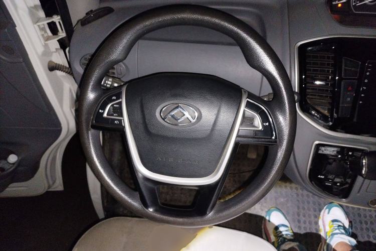 Used SAIC MAXUS Xintu V80 2021 2.0T AMT Classic City Distribution King Long Wheelbase Mid-Roof 3-Seater Steering Wheel