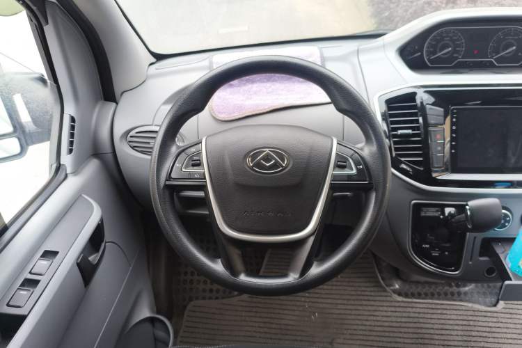 Used SAIC MAXUS Xintu V80 2021 2.0T AMT Classic Aoyuntong Short Wheelbase Ultra-Low Roof 5/6-Seater Steering Wheel