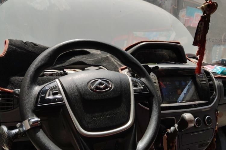 Used SAIC MAXUS Xintu V80 2021 2.0T Manual Classic Aoyuntong Short Wheelbase Ultra-Low Roof 5/6-Seater Steering Wheel