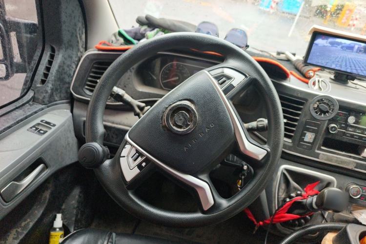 Used SAIC MAXUS Xintu V80 2021 2.0T Manual Classic Aoyuntong 127 PS Mid-axle Mid-roof 6/7/8/9-Seater Steering Wheel