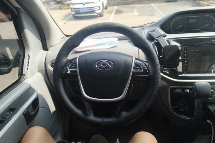 Used SAIC MAXUS Xintu V80 2021 2.0T AMT Classic Aoyuntong Long Wheelbase Mid-Roof 6/7/8/9-Seater Steering Wheel